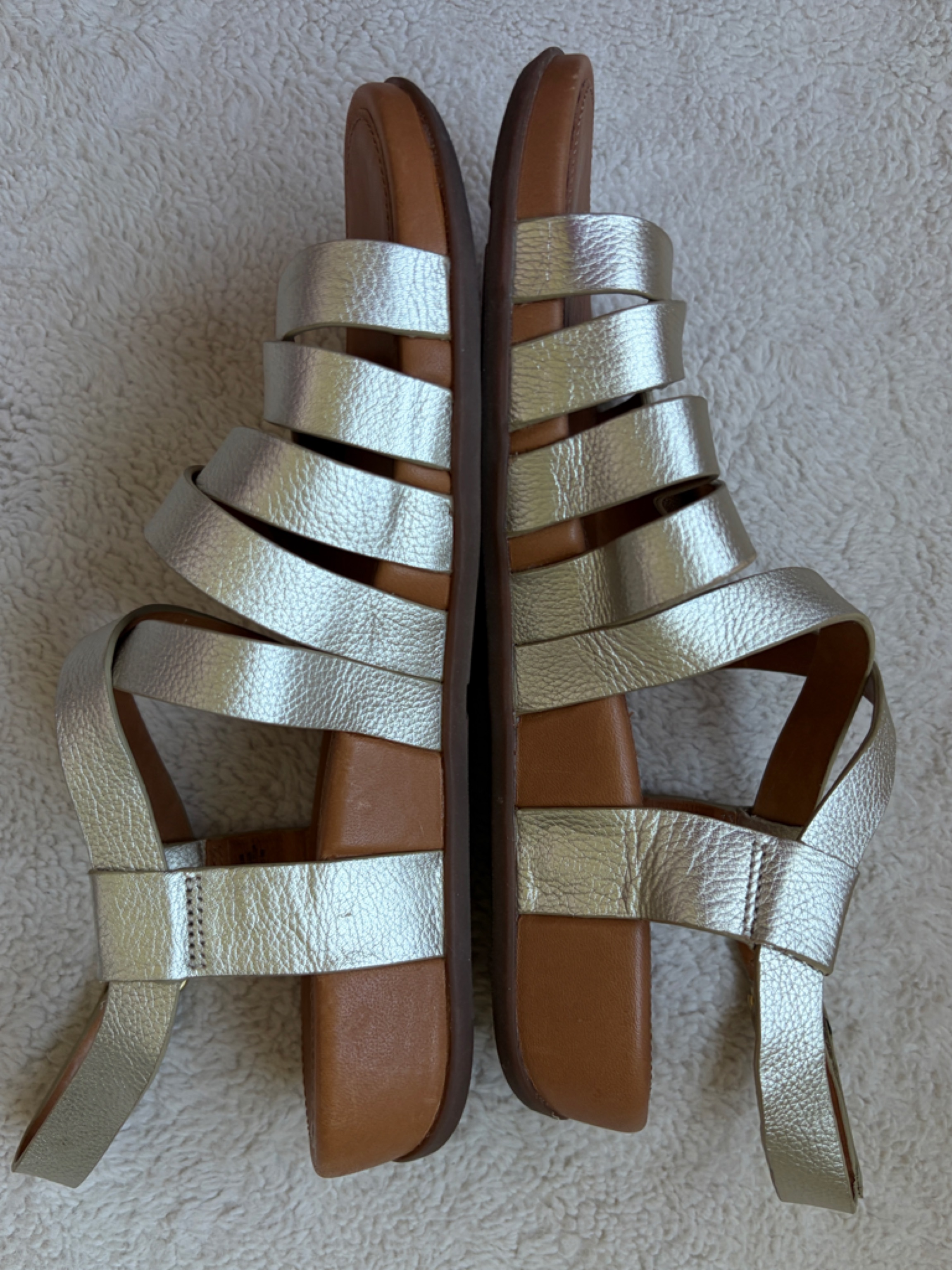 Like New Fitflop Silver Metallic Gold Strappy Sandals Women Size 6 — image 4 of 8